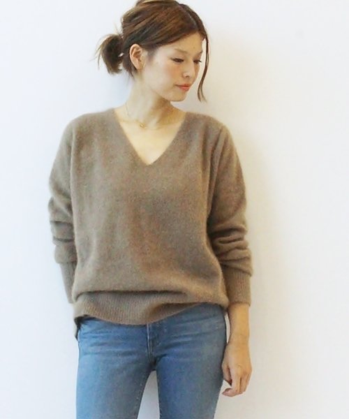 Deuxieme Classe（ドゥーズィエムクラス）の「FUWAシャギーVネックプル