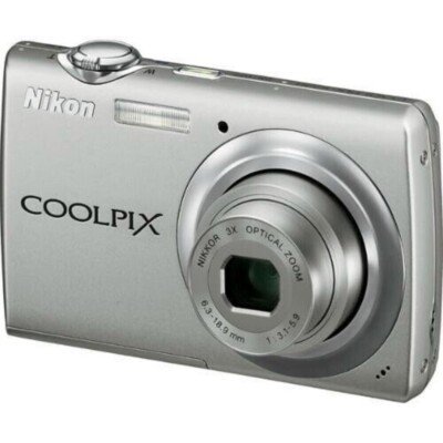 Nikon COOLPIX S220 Digital Camera 10.0MP 3x Optical Zoom CCD Auto